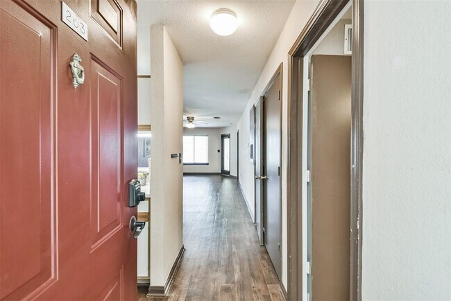 Foto del edificio - 529 Southwest Pkwy