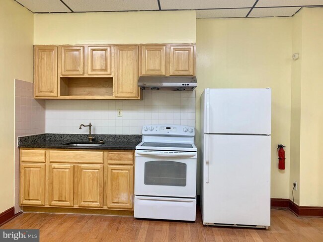 Building Photo - 224 N 13th St