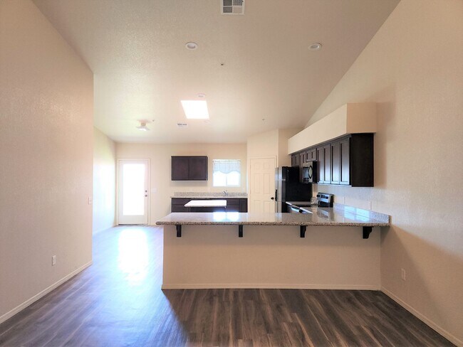 Building Photo - Awesome rental in Desert Sky Townhouses!