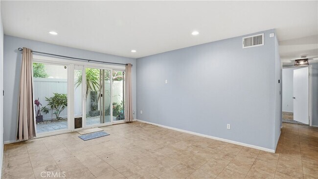 Foto del edificio - 1101 W MacArthur Blvd