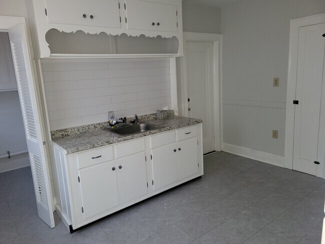 Building Photo - 23 Holmes Ave