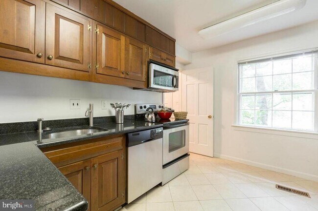 Foto del edificio - 3707 Huntington St NW