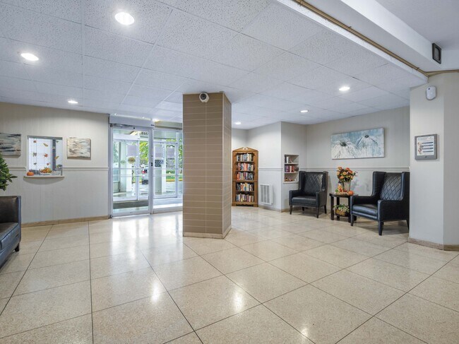Photo du bâtiment - Seaway Tower Apartments