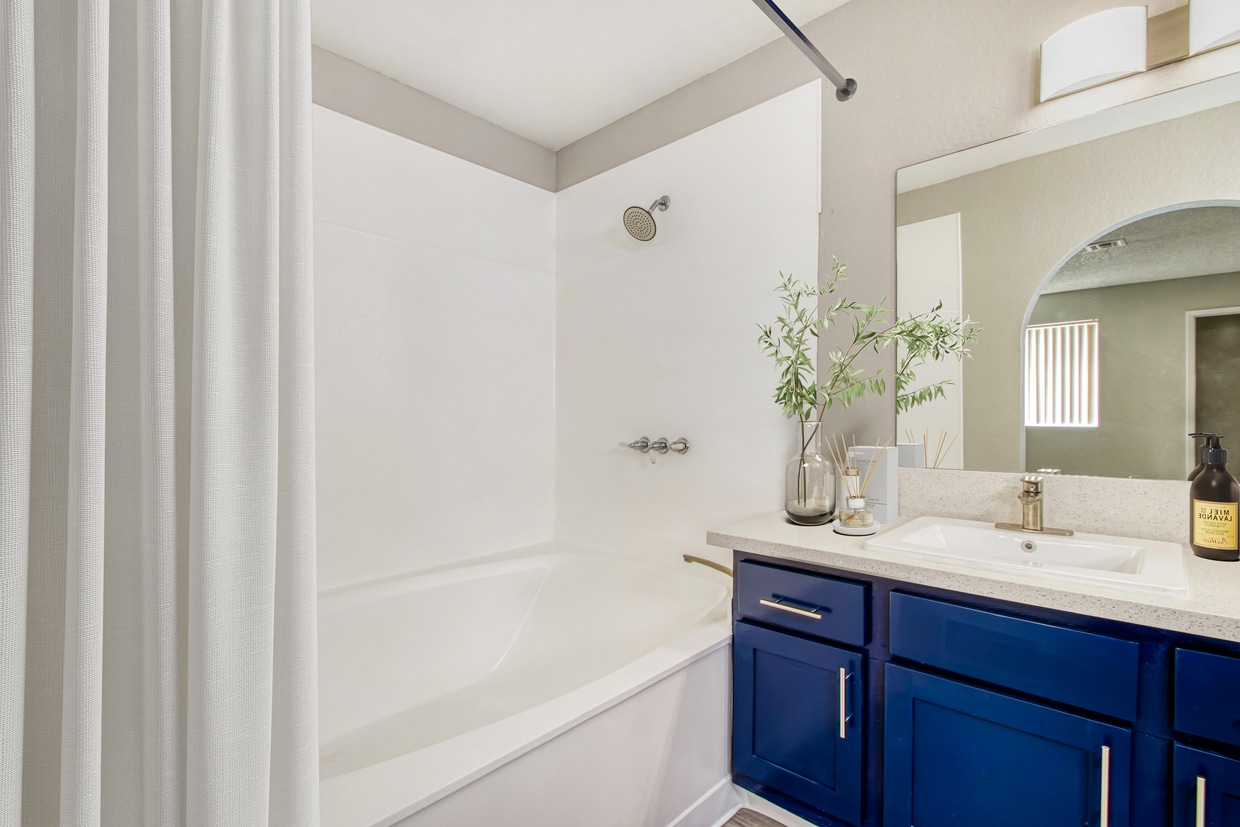 Fifty-Seven 95 Flamingo Apartments - 5795 W Flamingo Rd Las