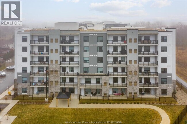 Photo du bâtiment - 3290 Stella Crescent