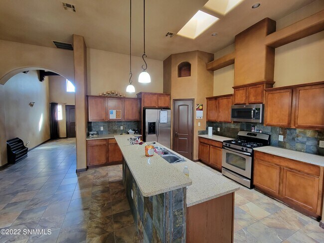 Building Photo - 960 Flora Vista Dr