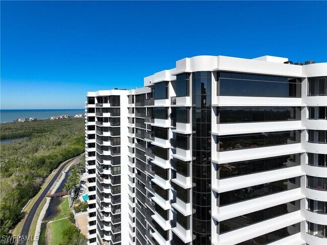 Foto del edificio - 6825 Grenadier Blvd