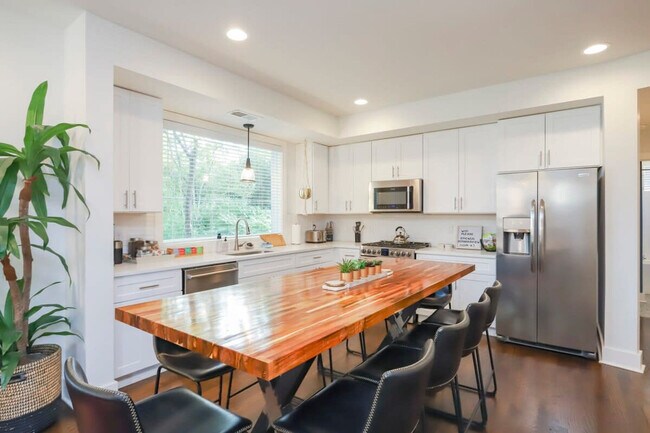 Foto del edificio - 2208 Elliott Ave