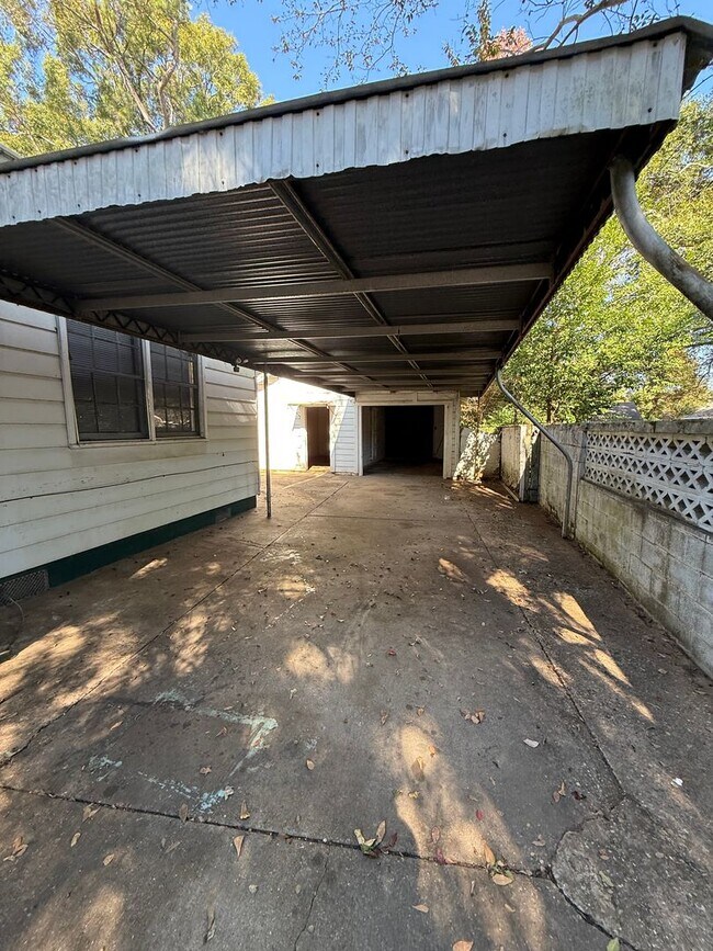 Foto del edificio - ** 3 bed 2 bath located in Capital Heights ** Call our self-showing number to schedule a tour 334...