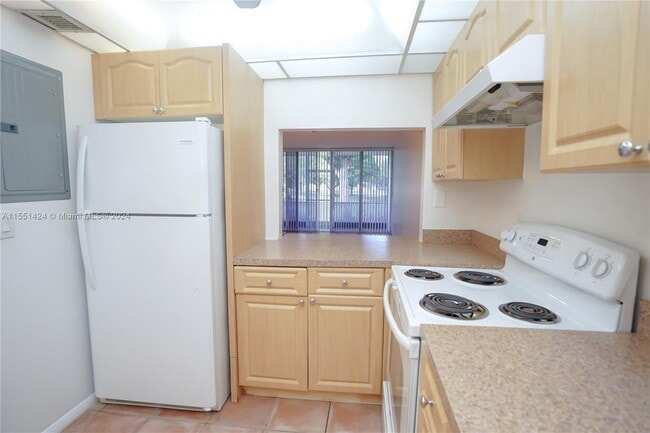 Building Photo - 9481 Evergreen Pl