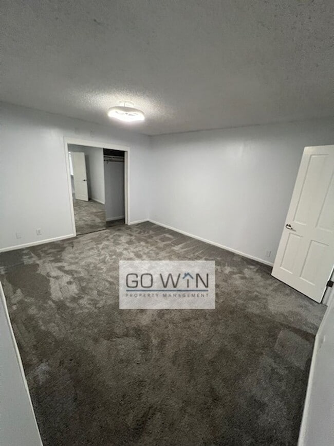 Building Photo - 4 Bed/ 2 Bath - House Tempe