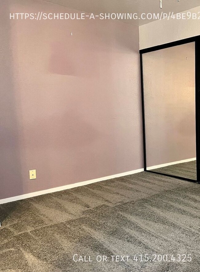 Building Photo - **Move-In Special: First Month Free!** Bea...