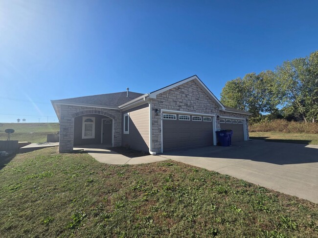 Building Photo - 376 Michael's Ct