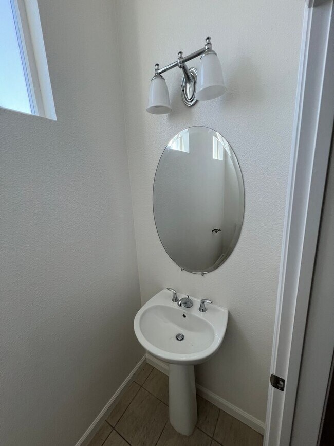 Building Photo - $4295-Beautiful Tri-level 3 Bed/2.5 Ba Townhome in Hampton Park/North San Jose