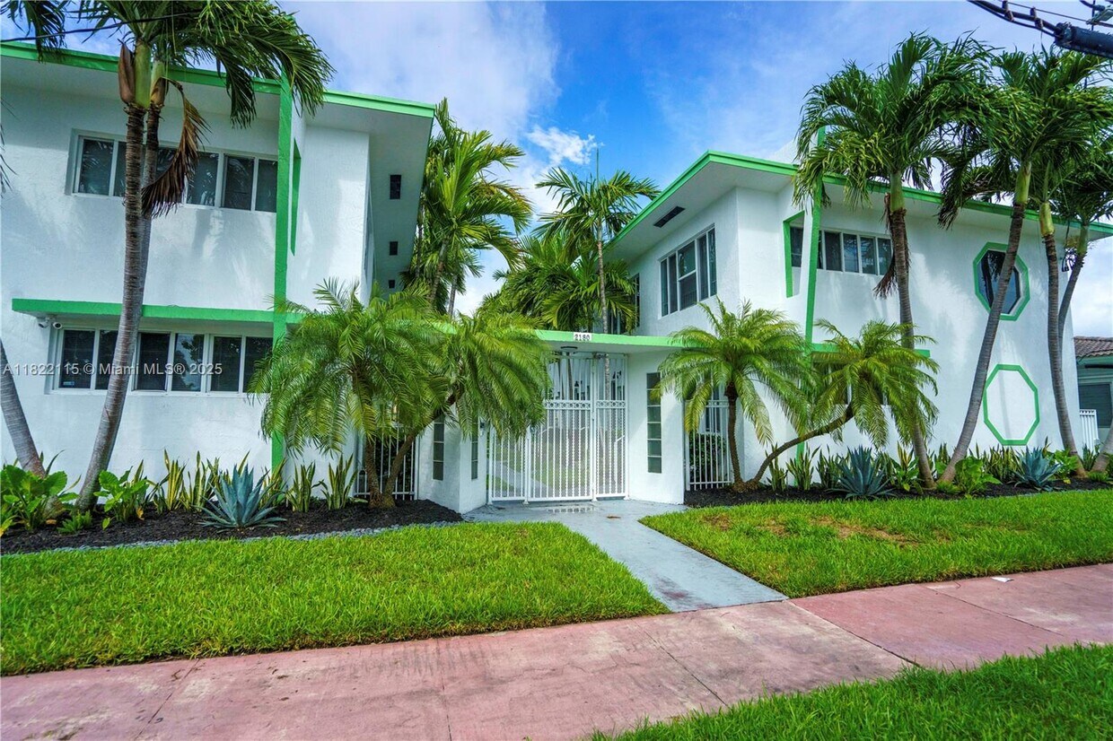Primary Photo - 2180 Bay Dr