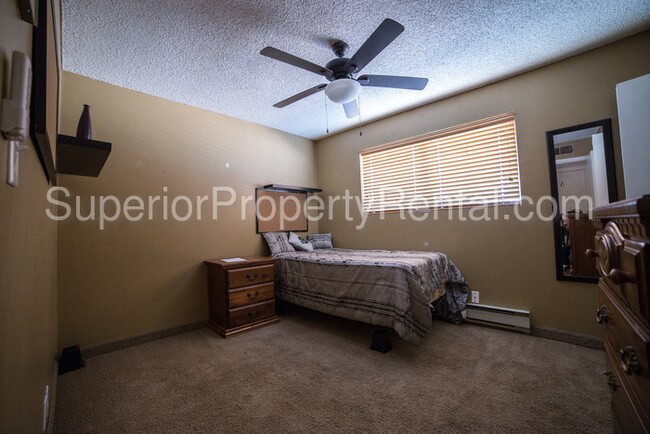 Building Photo - Shared Bed/Bath Off Campus Student Housing