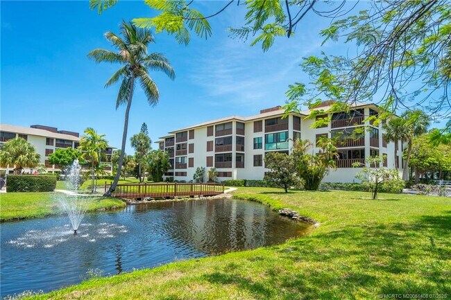 Foto del edificio - 166 SE St Lucie Blvd