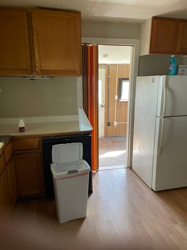 Building Photo - 270 E Gandy Ave