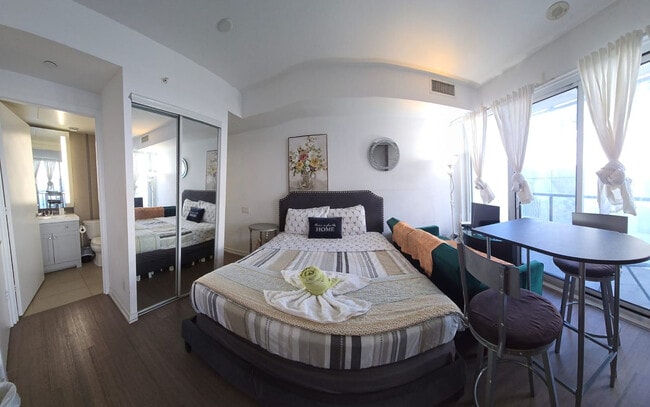 Building Photo - 101 Peter St