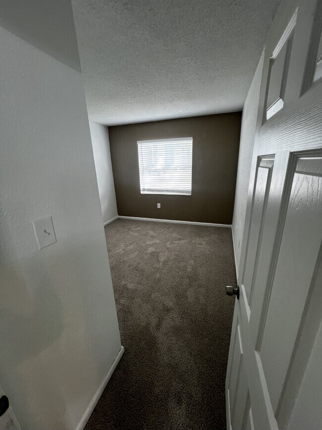 Building Photo - 2563 N Alafaya Trail