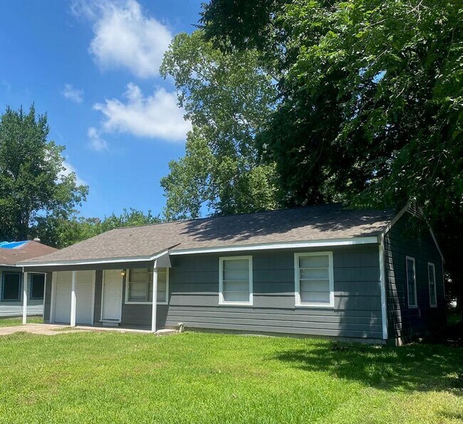 Foto del edificio - 7405 Sterlingshire St