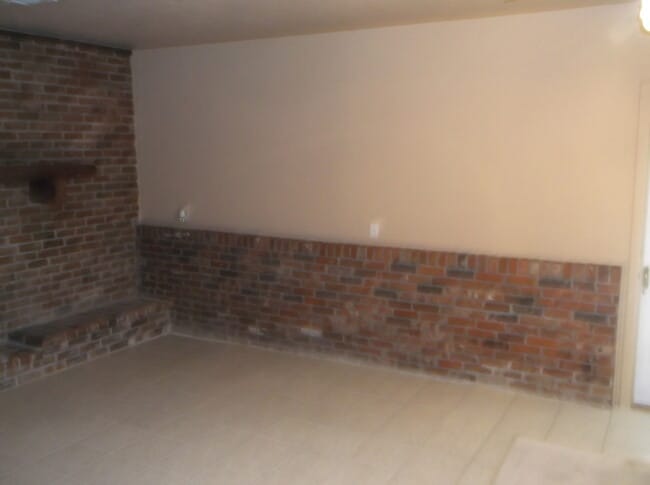 Building Photo - 16881 Beau-Kay Dr