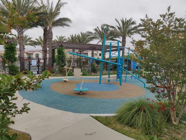 Foto del edificio - 1745 Laurelwood Wy