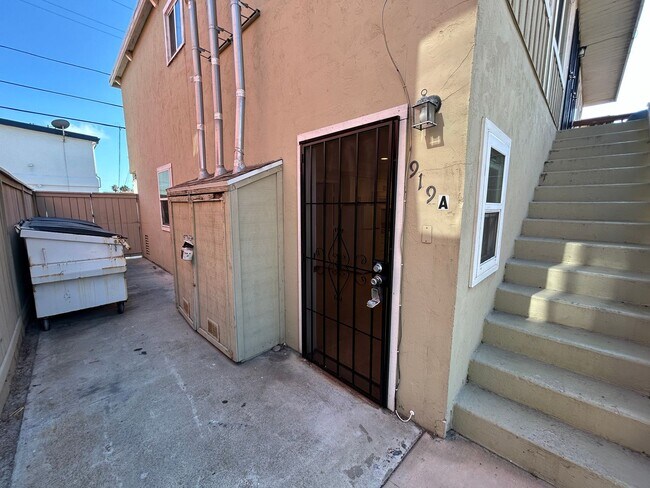 Foto del edificio - 1-Bedroom Apartment in the Heart of Pacific Beach –  Walk to the Beach!
