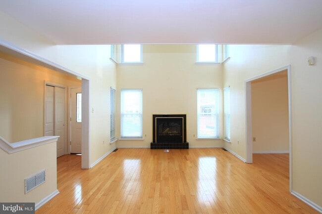 Building Photo - 109 Red Haven Dr