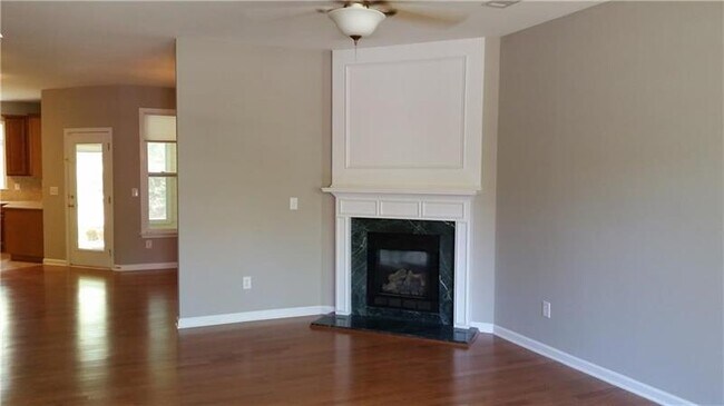 Building Photo - 334 St Claire Dr