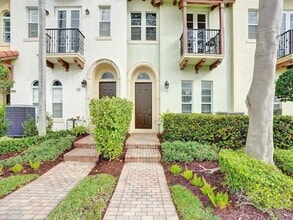 Building Photo - 58 Via Floresta Dr