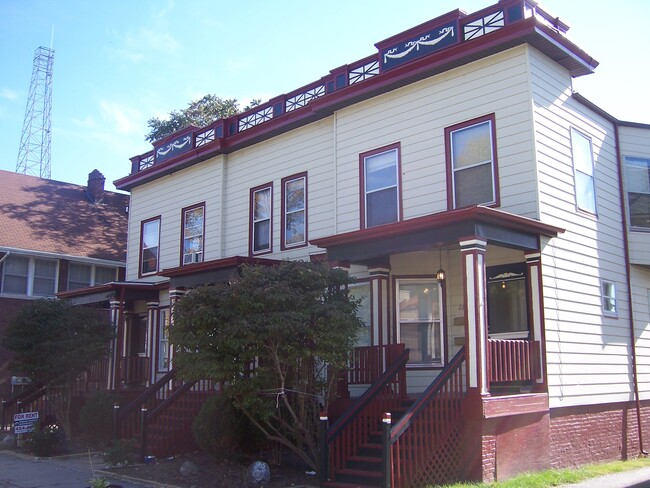Building Photo - 215 E Mulberry St