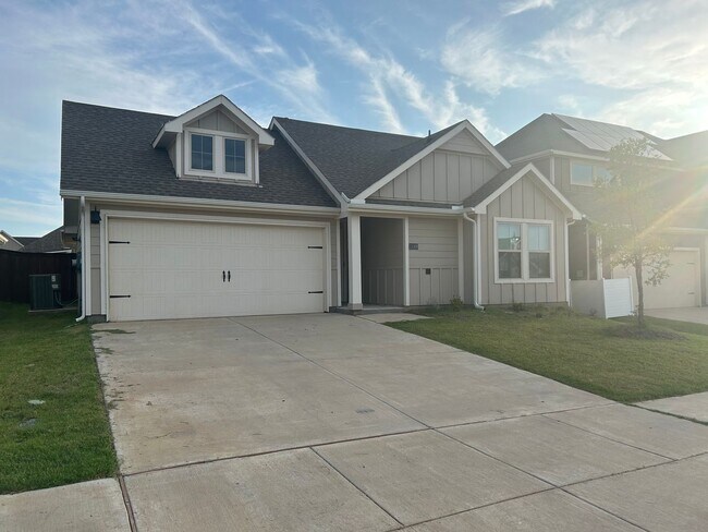 Building Photo - 3 Bedroom 2 Bath