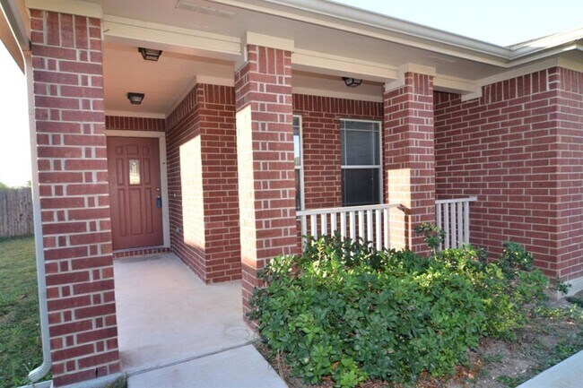 Building Photo - 806 Municipal Dr