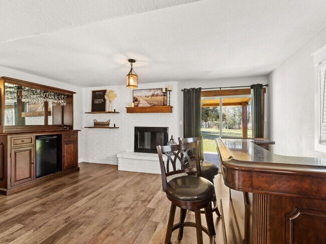 Foto del edificio - 1691 Lake Vernon Rd