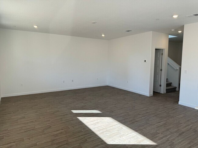 Building Photo - 5883 W. Austin Way  (Ashlan & Bryan)