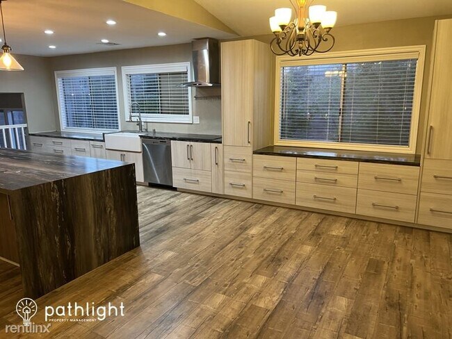 Foto del edificio - 4 br, 3 bath House - 3733 Rockland Drive UNIT