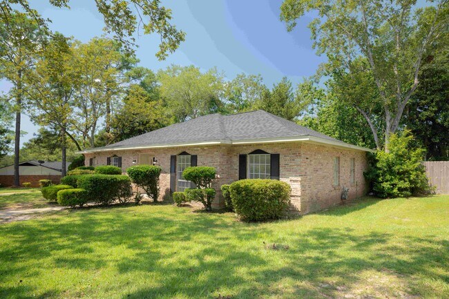 Building Photo - 1529 Deerwood Dr E