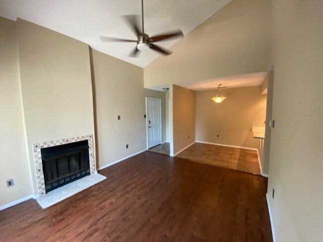 Building Photo - 202 Parkview Blvd