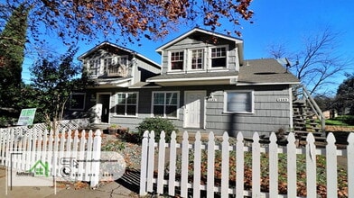 Building Photo - 1143 Magnolia Ave