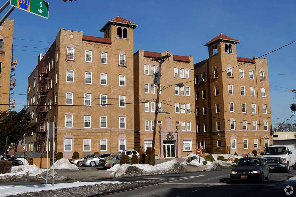 Building Photo - Ponce De Leon