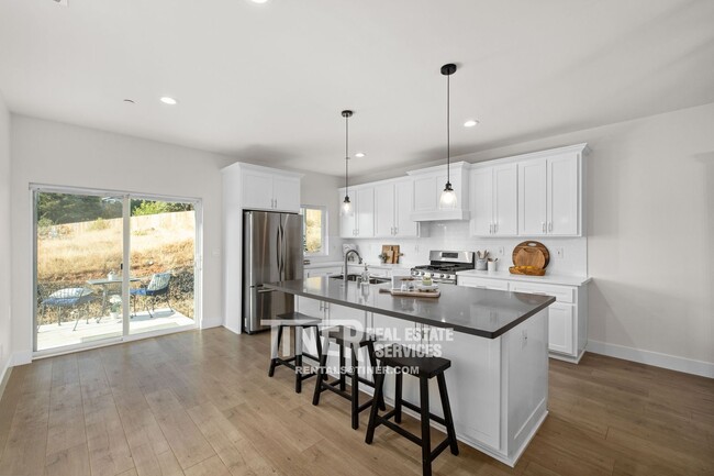 Building Photo - 3421 Santos Ct