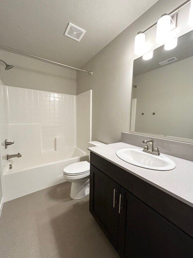 Building Photo - Stunning 3 bedroom 2 bathroom home in Meridian