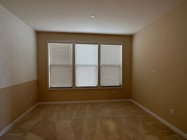 Building Photo - Stunning Simi Valley Executive Home