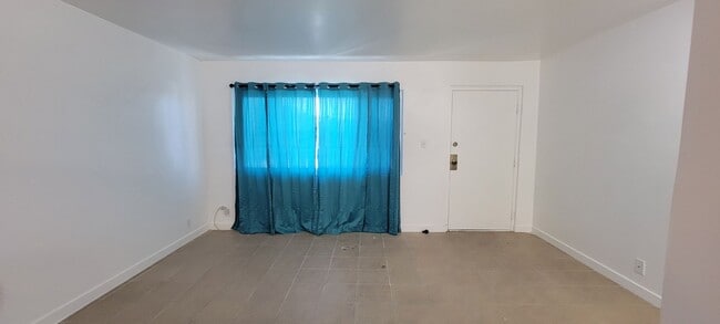 Building Photo - 4600 Paradise