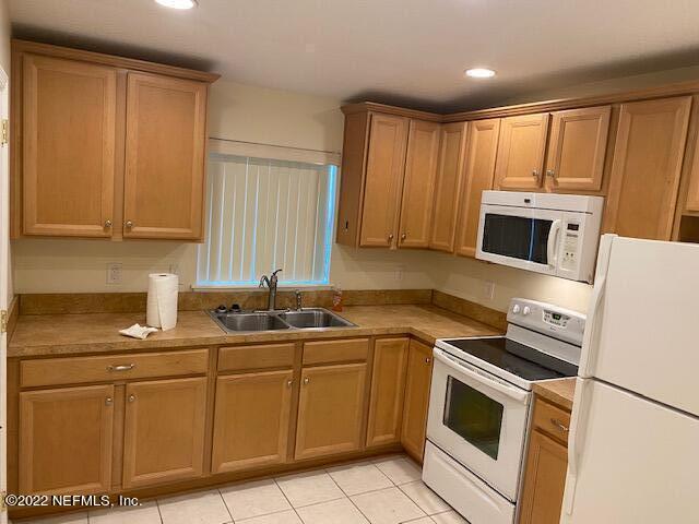 Building Photo - 5746 Cedar Forest Dr S