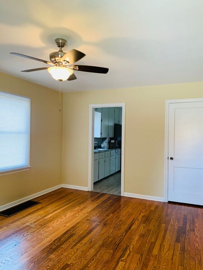 Foto del edificio - Beautiful 3 bedroom, 1 Bath Single Family ...