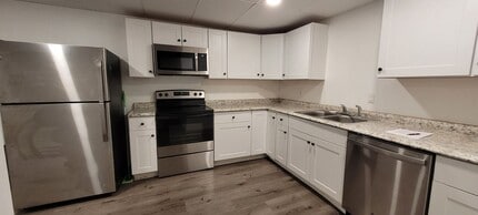 Building Photo - 6 E Main St