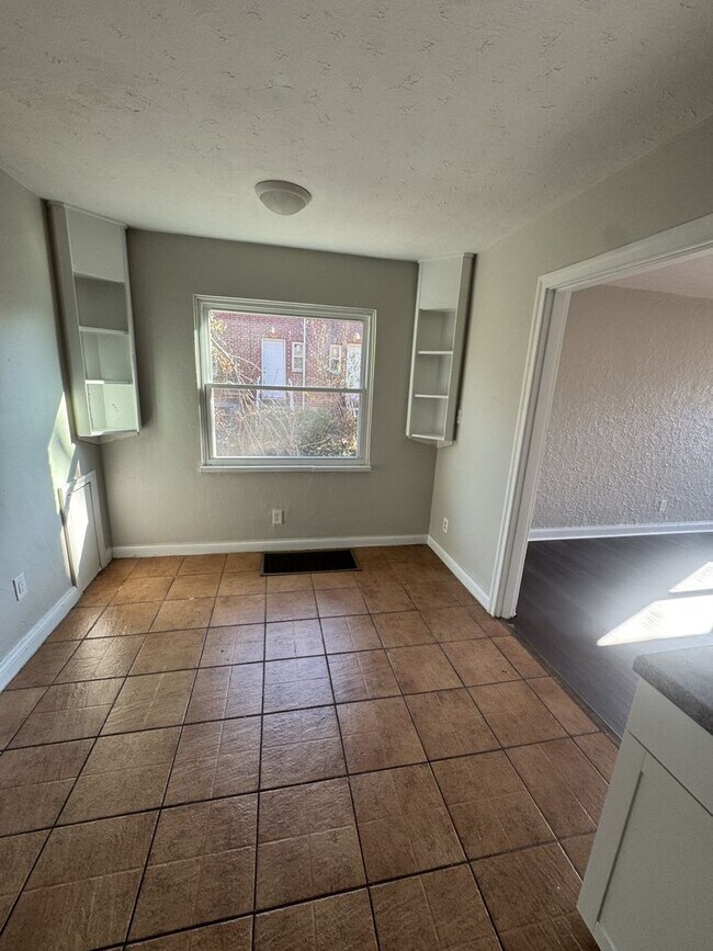 Foto del edificio - 321 W Norman Ave