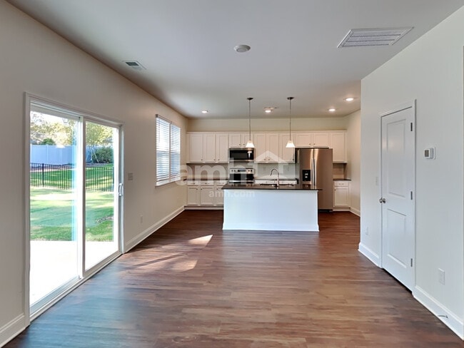 Building Photo - 556 Rivermist Drive
